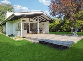 Two-Bedroom Holiday Home In Tisvildeleje