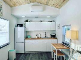 Bo360 Tiny House Unique Country Retreat with Hot Tub，位于皮阿拉普的酒店