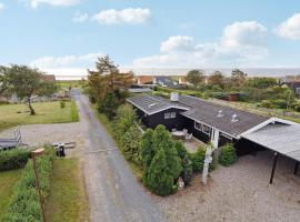 3 Bedroom Gorgeous Home In Assens，位于阿森斯的酒店