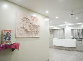 Hotel Aashish Deluxe Pet Friendly，位于戈尔哈布尔的酒店