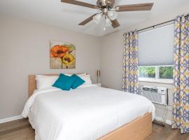 2br Comfort Near The Greene! MidCentury Modern，位于Kettering的酒店