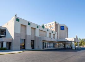Dominion Inn and Suites，位于桑兹顿的酒店