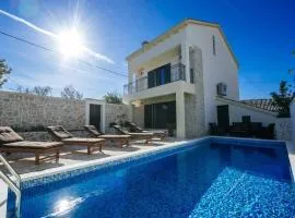 MY DALMATIA - Holiday home Castelo Coza with private pool