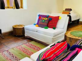 Natural Human Boutique Sanctuary - Sacred Valley Peru，位于Lamay的酒店
