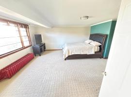 Panoramic Lakeview Suite Ultimate Comfort and Serenity，位于Watchung的民宿