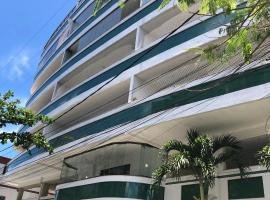 Apartamento espa&ccedil;oso, a 300m da Praia do Forte，位于卡波布里奥的酒店