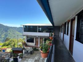 Meshrom Guest House and Restaurant，位于Astam的酒店