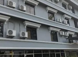 夏利马尔酒店