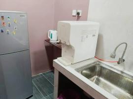 Homestay Manjung HZ，位于实兆远的酒店