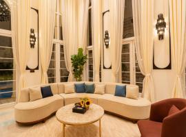 ELIVAAS 4 BHK Villa with Pvt Pool & Jacuzzi-Yashgeet，位于西奥利姆的酒店