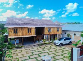 Maluk Surf House，位于Maluk的酒店