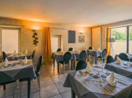 Hôtel Restaurant LE SAINT AUGUSTIN，位于圣达穆尔的酒店