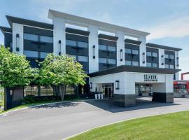 Hotel Quartier, Ascend Hotel Collection，位于魁北克市魁北克让·勒萨热国际机场 - YQB附近的酒店