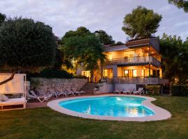 Luxurious Villa La Paz: Beach, Port Aventura Golf，位于萨洛的酒店
