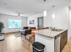 Dockside Dreams by Lake Hartwell with Clubhouse Amenities
