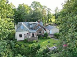 Mulberry Lodge - luxurious & secluded home in Loch Lomond & Trossachs National Park，位于德里门的酒店