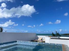 Penthouse - Sea view, Private root top pool, Golf，位于罗驰诺尔的酒店