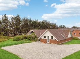Beautiful Home In Ringkøbing With Sauna，位于克莱戈德的酒店