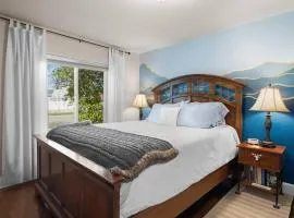 Charming and Cozy Private Home Walking Distance to Downtown
