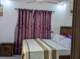 Demure apartment, Taf Dalaba Estate，位于Sukuta的酒店