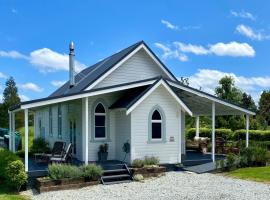 The Chapel - Kohukohu，位于Kohukohu的带停车场的酒店