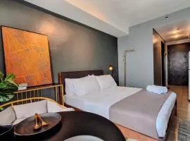 The French Apartment Pasig - Fast Wi-Fi and pool
