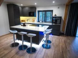 Luxury Guest House - Hot Tub & Sauna