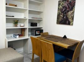 Moderno y central apartamento en Arauca con aire acondicionado，位于阿劳卡的带停车场的酒店