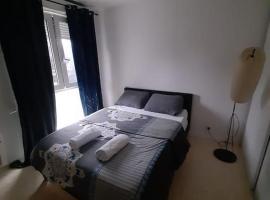 Logement T2 tres propre，位于塞尔吉的酒店