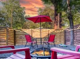 Modern 2-Story PoolHome with King Beds Walk to 6th St & Rainey Street