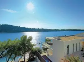 Lovely Home In Karbuni With Kitchen