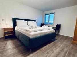 Private room with Bathroom and Lake View in Guest House，位于海登的酒店