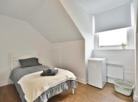 Chambre 303 de l'hôtel Victoria confortable et moderne，位于Saint-Pascal的酒店