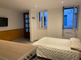 Logement centre ville Chalamont，位于Chalamont的酒店