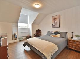 Chambre 304 de l'hôtel Victoria confortable et moderne，位于Saint-Pascal的酒店