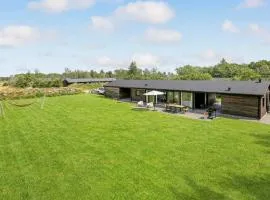 Awesome Home In Ålbæk With Kitchen