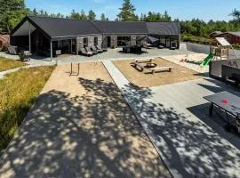 Nice Home In Blåvand With Kitchen