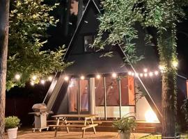 Cozy warm chalet in wooden nature near Maastricht-Gothamette House，位于拉纳肯的酒店