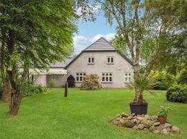 3 Bedroom Gorgeous Home In Lem St，位于Karsbæk的酒店