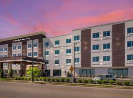Comfort Inn & Suites Clarksville - Louisville North，位于克拉克斯维尔的酒店