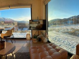 Country Cabin with a view 15 min from Akureyri，位于阿克雷里的酒店