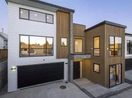 New Year Deal! Stunning modern house in Ellerslie