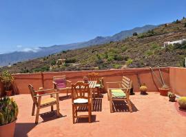 Accommodation Madre Amada Tenerife，位于坎德拉里亚的酒店
