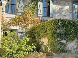 Le Domaine de La Tuilerie - Gite de charme en bord de riviere avec piscine