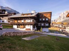 GuestHost - Silent Peaks - Cortina's Wooden Haven