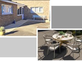 A home away from home，位于Oudsbergen 的酒店