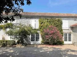 Maison 8 pers, piscine, au cœur du pays de Cognac