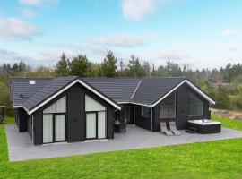 Gorgeous Home In Blokhus With Jacuzzi，位于布洛克胡斯的酒店