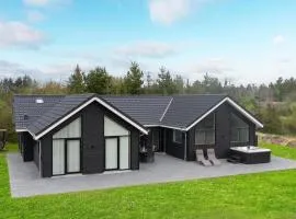 Gorgeous Home In Blokhus With Jacuzzi