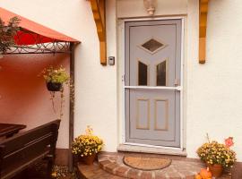 Pension auf dem Pferdehof Gut Greppin - mit WLAN, Sitzecke, Garten & kostenlosem Parken，位于Greppin的酒店
